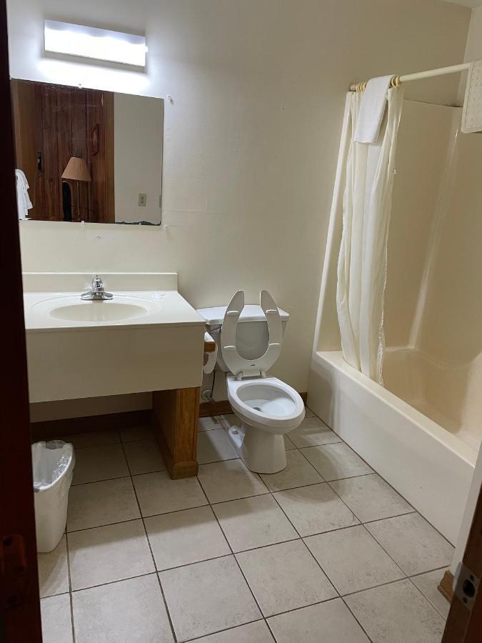 Pine Valley Motel Spruce Pine Экстерьер фото