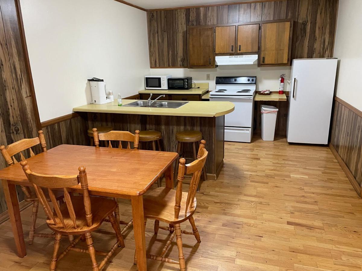 Pine Valley Motel Spruce Pine Экстерьер фото