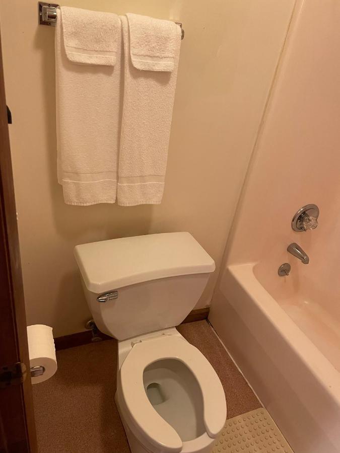 Pine Valley Motel Spruce Pine Экстерьер фото