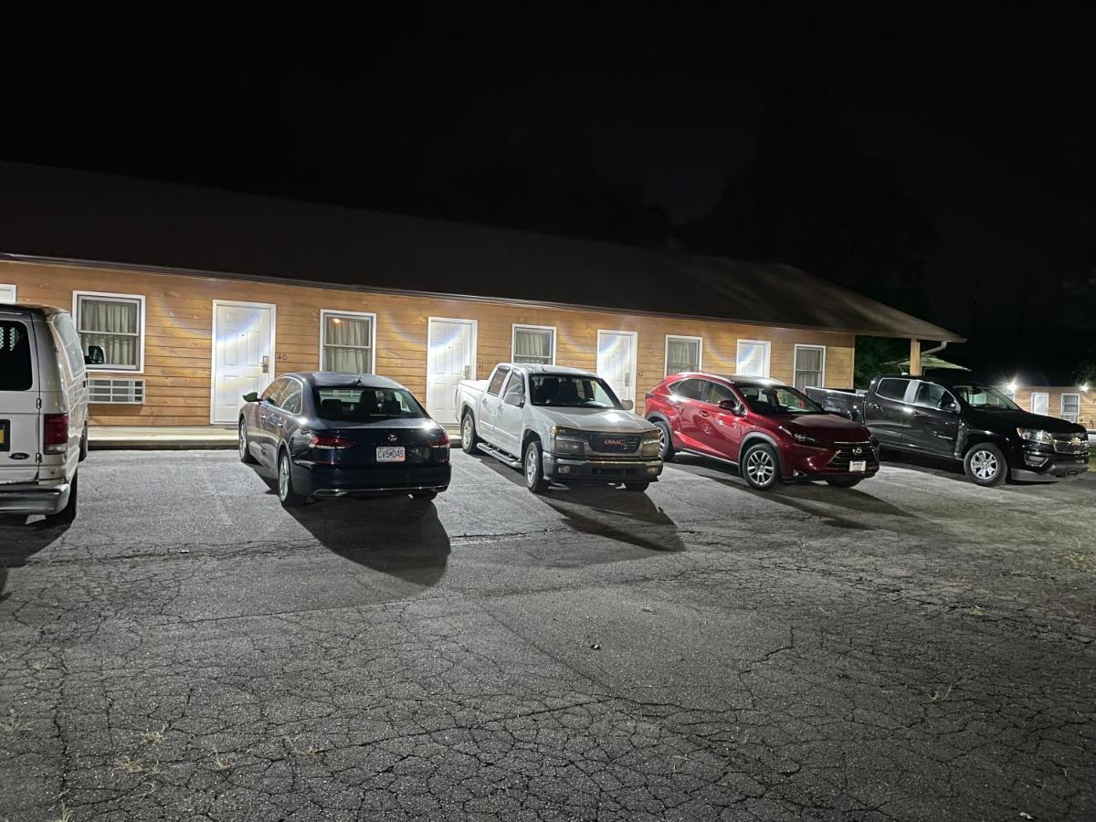 Pine Valley Motel Spruce Pine Экстерьер фото