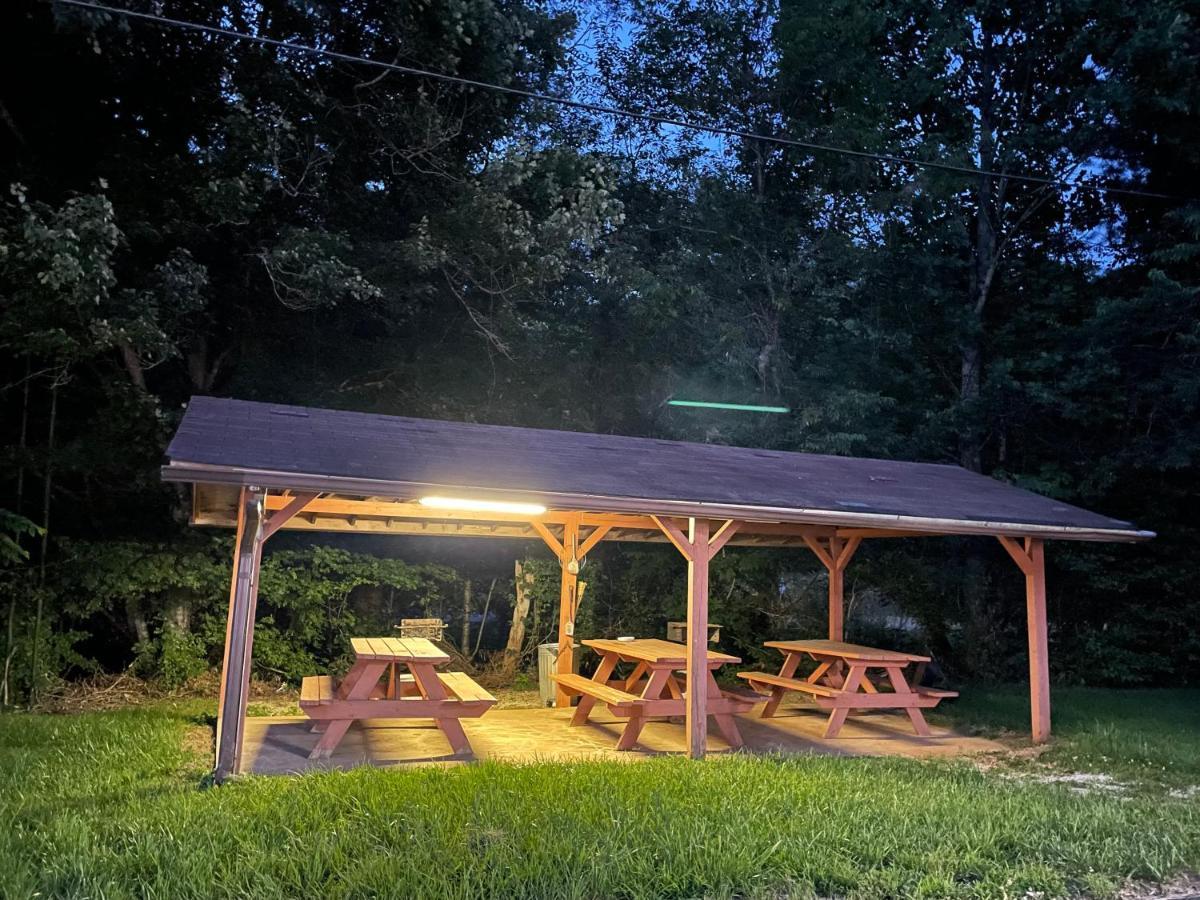 Pine Valley Motel Spruce Pine Экстерьер фото