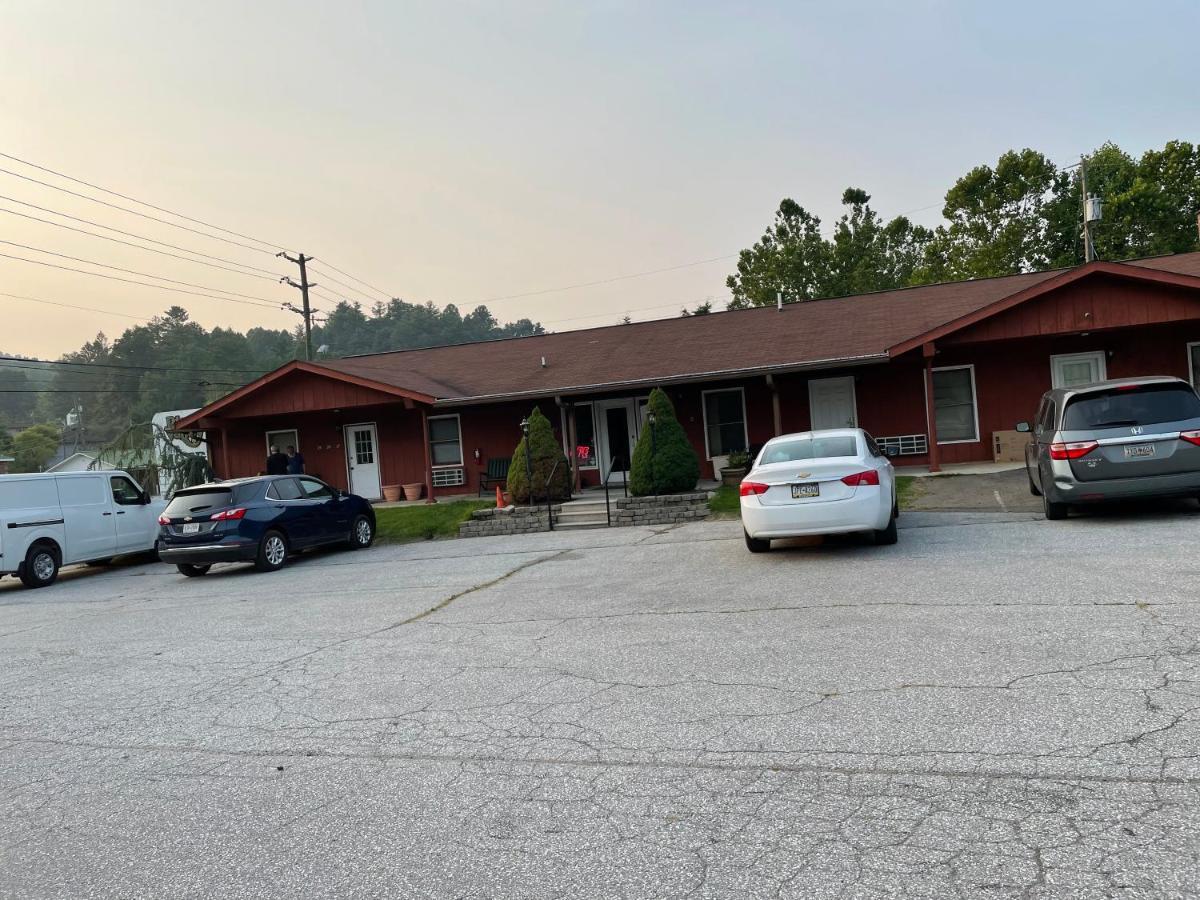 Pine Valley Motel Spruce Pine Экстерьер фото