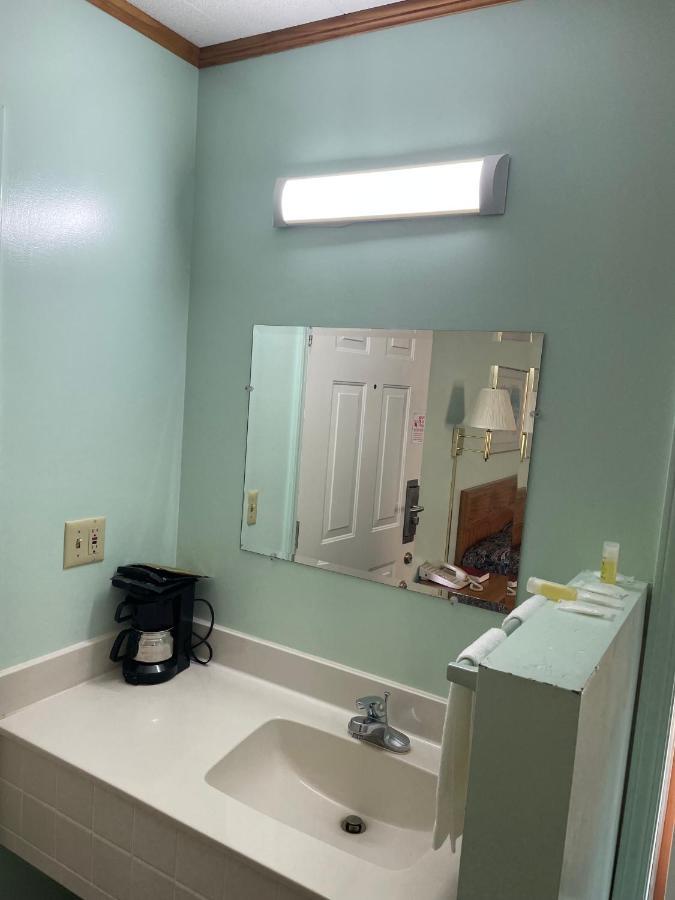 Pine Valley Motel Spruce Pine Экстерьер фото