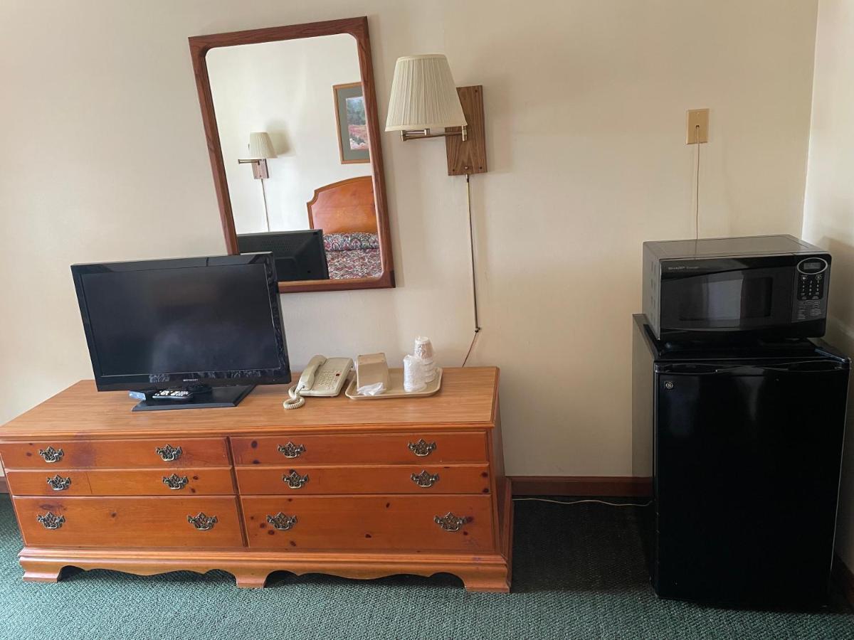 Pine Valley Motel Spruce Pine Экстерьер фото