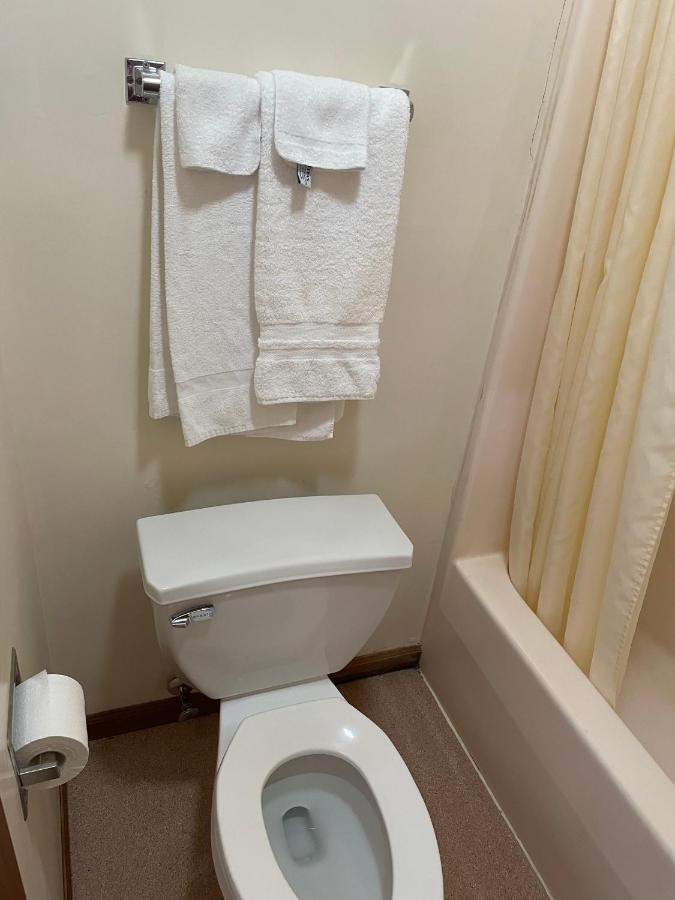 Pine Valley Motel Spruce Pine Экстерьер фото