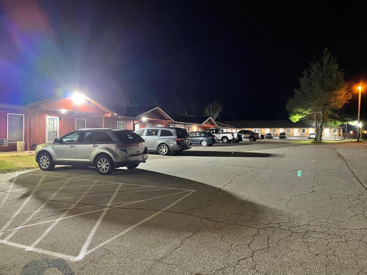 Pine Valley Motel Spruce Pine Экстерьер фото