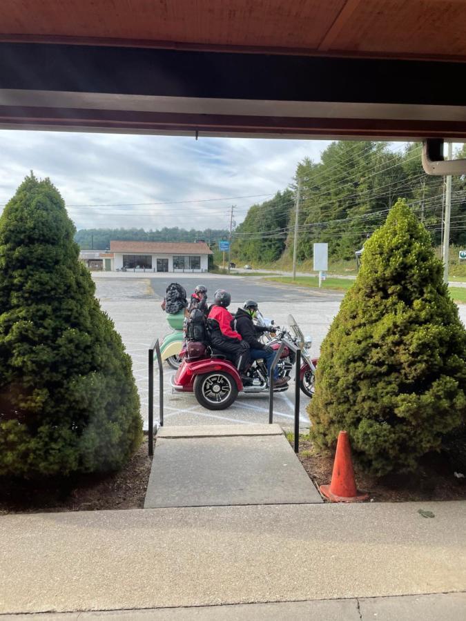 Pine Valley Motel Spruce Pine Экстерьер фото