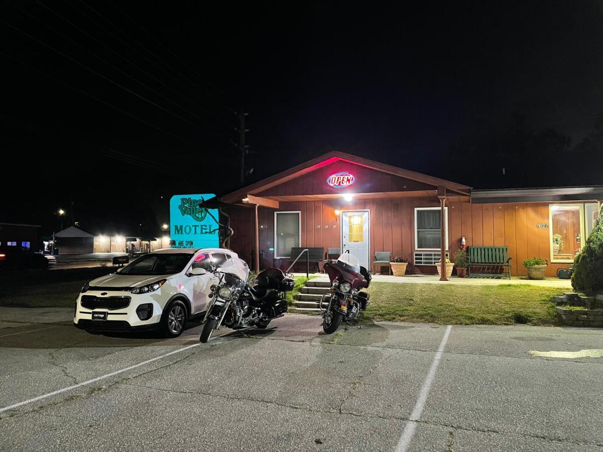 Pine Valley Motel Spruce Pine Экстерьер фото
