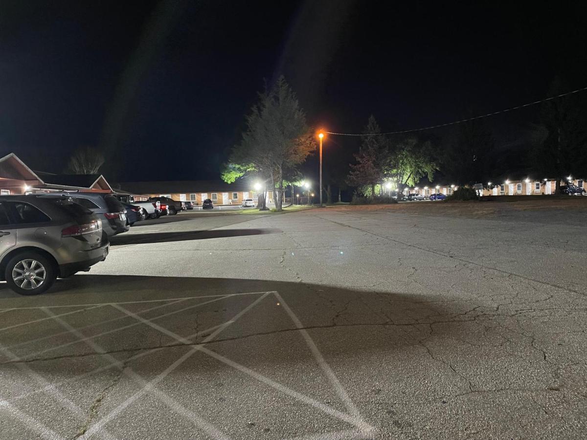 Pine Valley Motel Spruce Pine Экстерьер фото